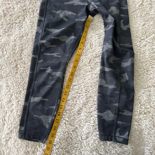 Athleta Ultimate Stash Pocket 7/8 Leggings Gray Camo Activewear Small - Image 8