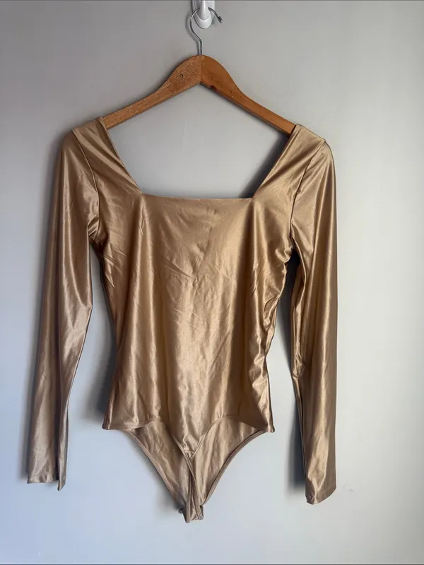 Aritzia Babaton Bodysuit Satinette Squareneck Longsleeve Medium - Image 6