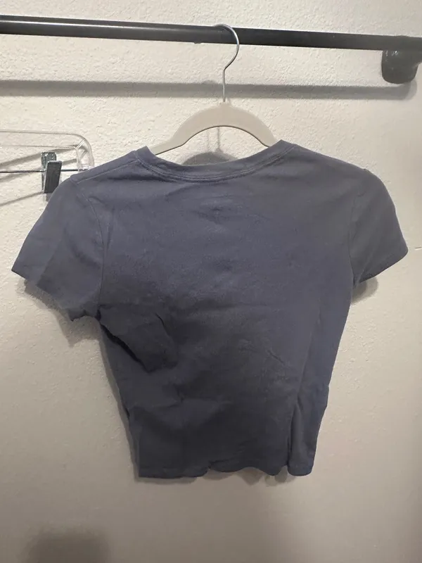 small hollister tee - Image 3