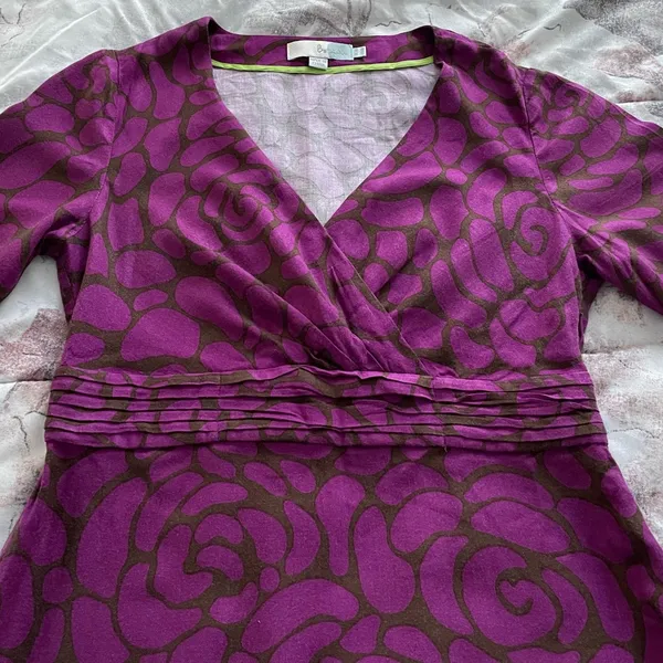 Boden purple black floral geometric print V-neck shift mini dress, size 6 preppy - Image 13