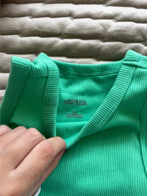 Green tank top - Image 2