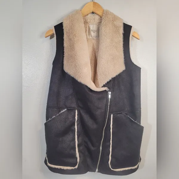 Women's black and cream vest with sheepskin lining. Zara brand. Size S. - Image 4