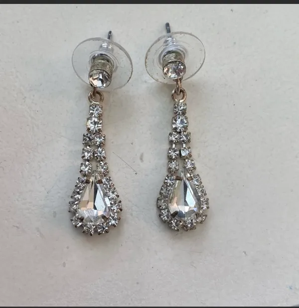 Beautiful Rhinestone Drop Earrings - In perfect condition! 💎 🤍 - Image 2