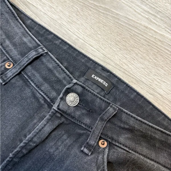 •EXPRESS• MID RISE BOYFRIEND JEANS - Image 4