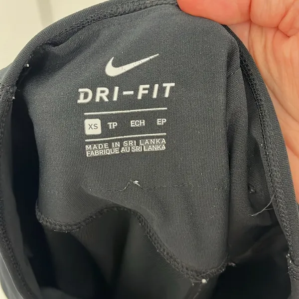 Nike XS Black Dri-Fit Ankle Leggings with Waist Key Pocket - Image 7