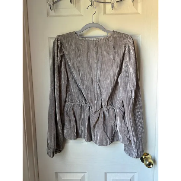 NWT Gap Velvet Balloon Sleeve Top - Medium - Image 6