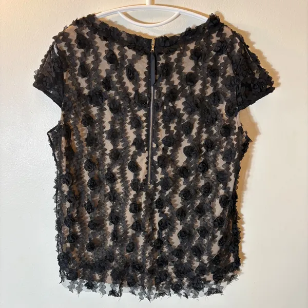 Ann Taylor Black Rosette‎ Floral Mesh Cap Sleeve Blouse Size Large - Image 7