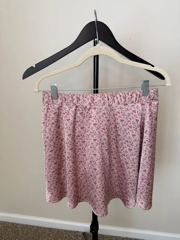 Hollister‎ Ultra High-Rise Floral Mini Skirt Size M - Image 3