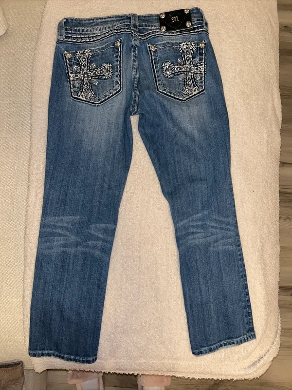 Womens Jeans Sz 29 Y2k vintage Cropped Rhinestone Cross Pocket - Image 4