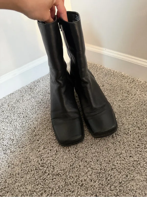 G.H. Bass Women's Black Leather Boots Size 8.5 - Image 2