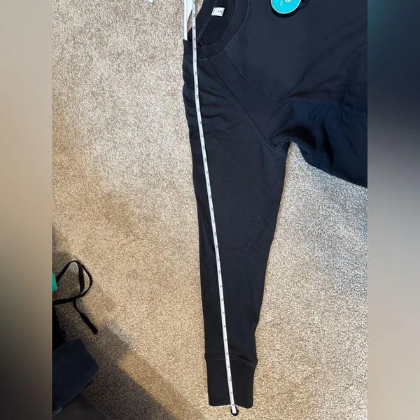 Lululemon Scuba Crew Neck Sweatshirt in Black Size 8 - Image 7