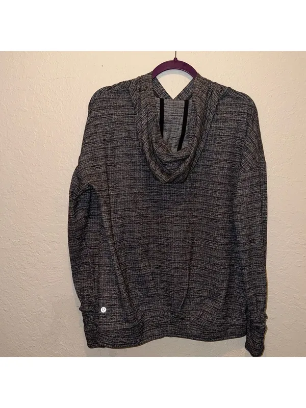 Lululemon pullover hoodie lightweight hoodie with thumb holes and hand cuffs - Image 4