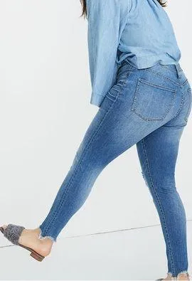 Madewell 9" Mid-Rise Skinny Jeans in Frankie Wash: Torn-Knee Edition - Image 11