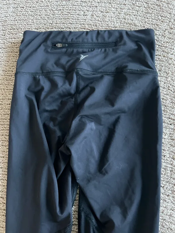 Old Navy black leggings with pockets and reflective stripes. Size: XS #activewear #leggings #fitness - Image 7