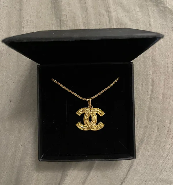 designer logo pendant on chain necklace Gold - Image 16