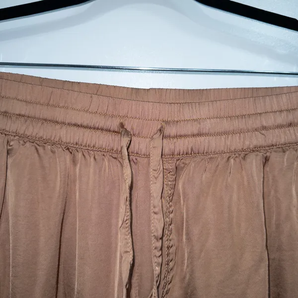 Aerie Champagne Tan Satin Elastic Waist Pull On Wide Leg Cargo Pants Size Medium - Image 4
