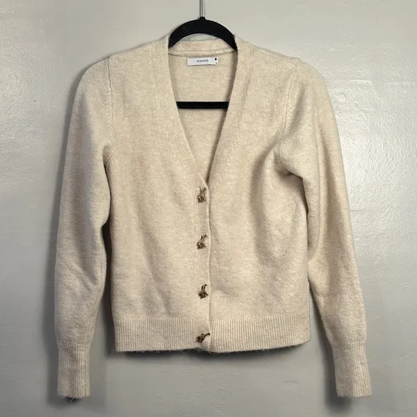 Reserved Cardigan with decorative Giraffe Buttons Cream Size Medium - Image 4