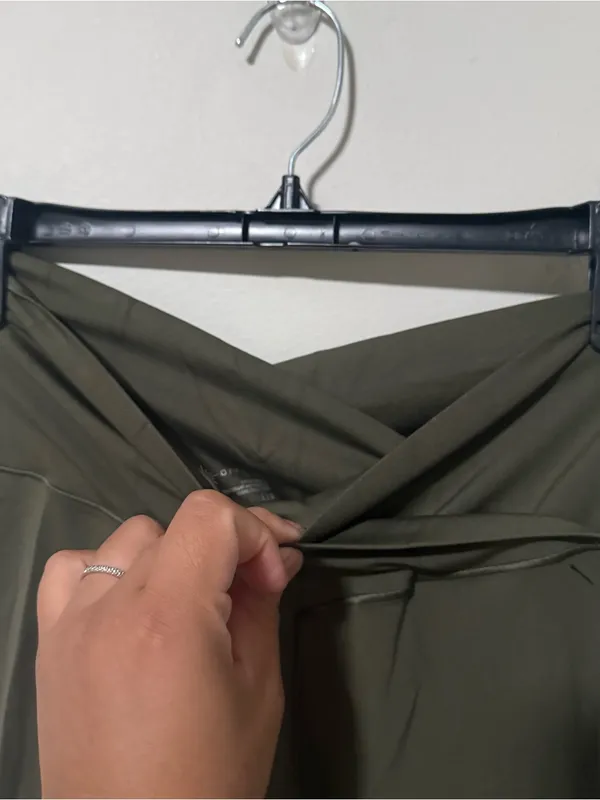 Aerie 7/8 Crossover Legging Large in Olive Green - Image 4