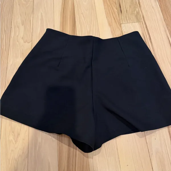 Zara - Trafaluc black high waisted shorts! Size small! - Image 4