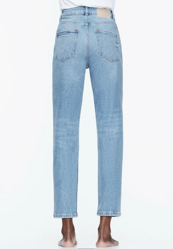 Mom Fit Jeans - Image 4