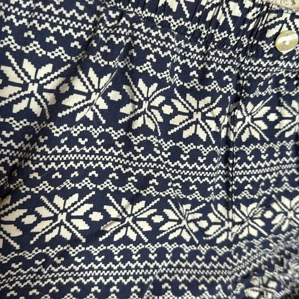 Aerie Blue White Snowflake Pajama Shorts Nordic Fair Isle Lounge Size Medium - Image 4