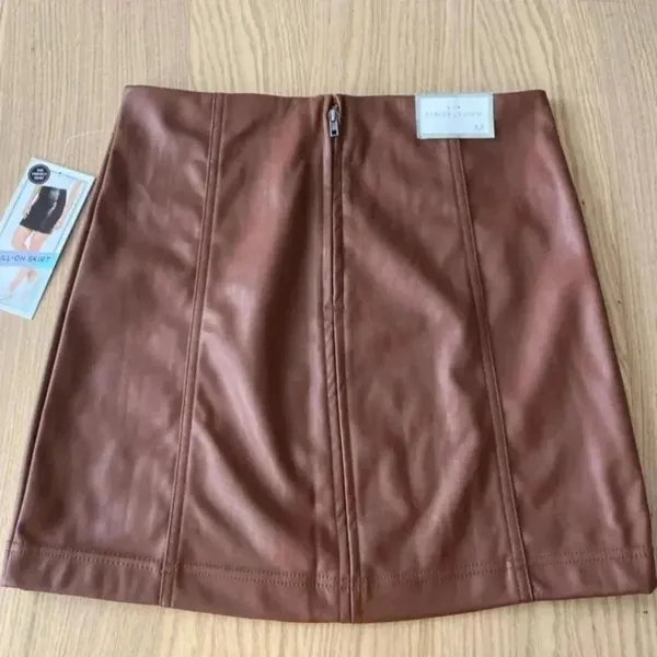 🆕Tinseltown Brown Faux Leather Mini Skirt M🆕 - Image 6