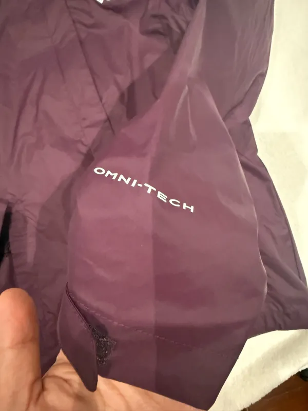 Women Columbia rain jacket small - Image 3