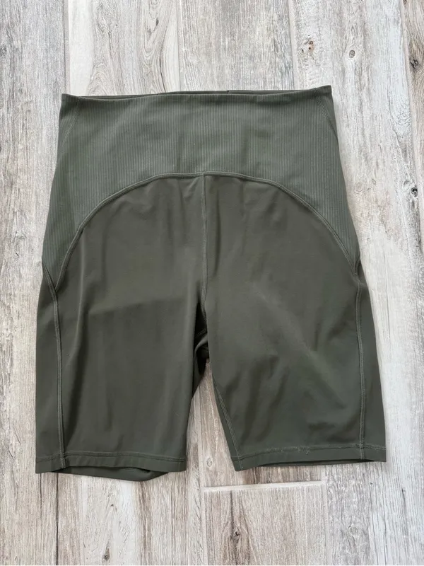 Lululemon Blissful Bend Super High-Rise Short 8"Army Green Size 10 - Image 5