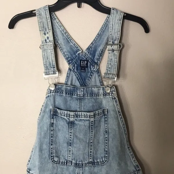 GAP Women's Distressed Denim Shortalls Washwell‎ Light Wash Overalls Medium - Image 4