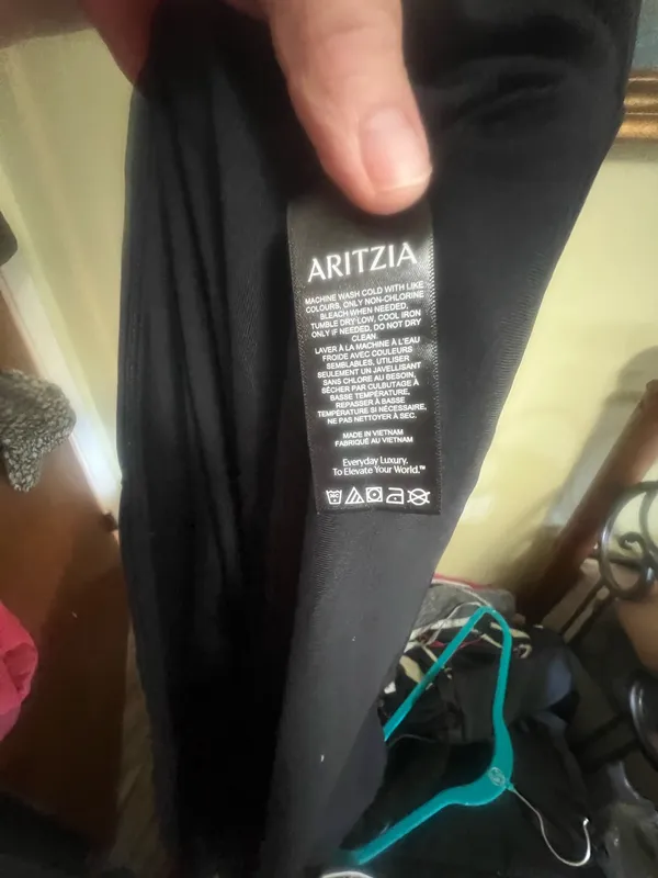 Aritzia Black Stretch Top Size L - Image 6
