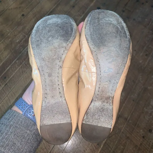 Tory Burch leather 6.5 tan slip on business casual ballet flats - Image 2