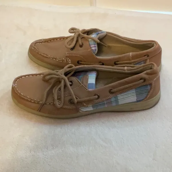 Sbicca Tan Loafers with Striped Detail - Image 5