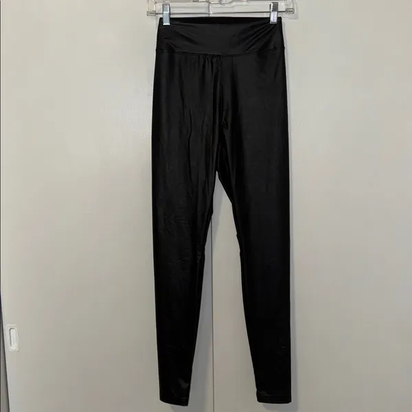 Aerie Offline Vegan Leather Leggings High Rise Women’s Size M Medium Black - Image 2