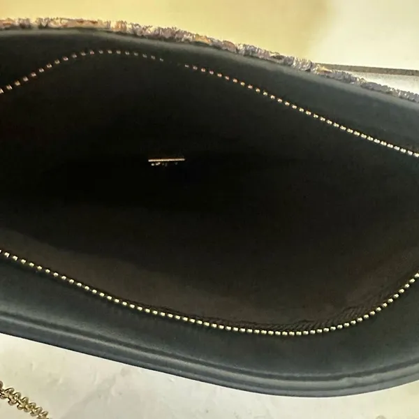 La Je expandable clutch purse - Image 9