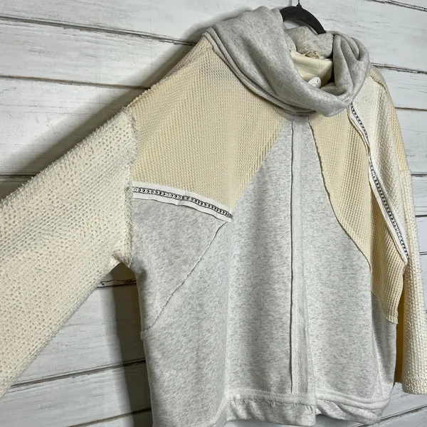 POL Cowl Neck Pullover Cream Gray Oversized Bling Size Small - Image 5