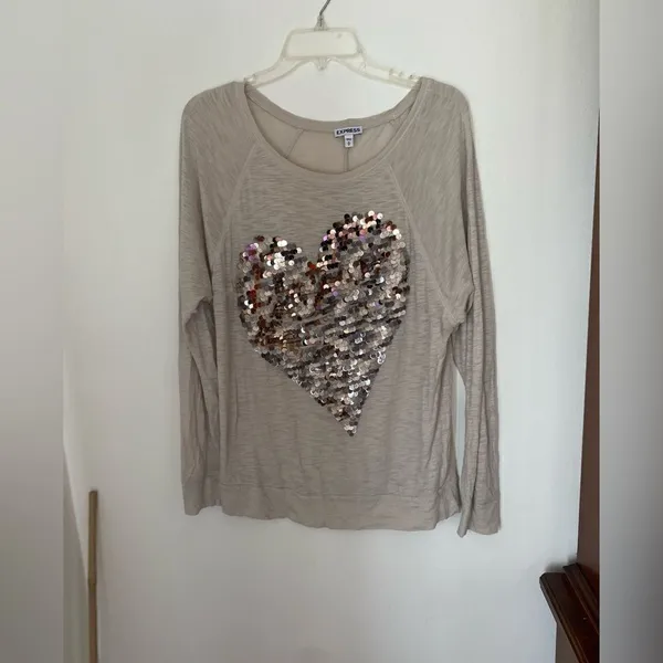 Express  Metallic Sequin Heart Long Sleeve Top Size Medium - Image 5