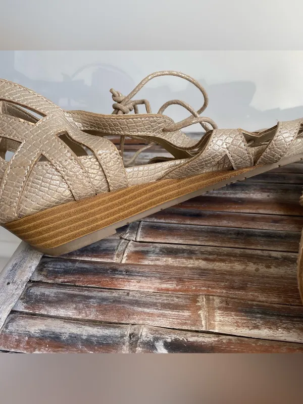 Kenneth Cole Reaction gold crackle texture gladiator sandals summer vacation 9 - Image 7