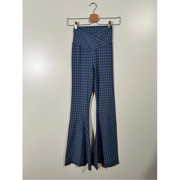 Aerie Crossover Flare Pants in Blue Houndstooth Size Medium Short - Image 2