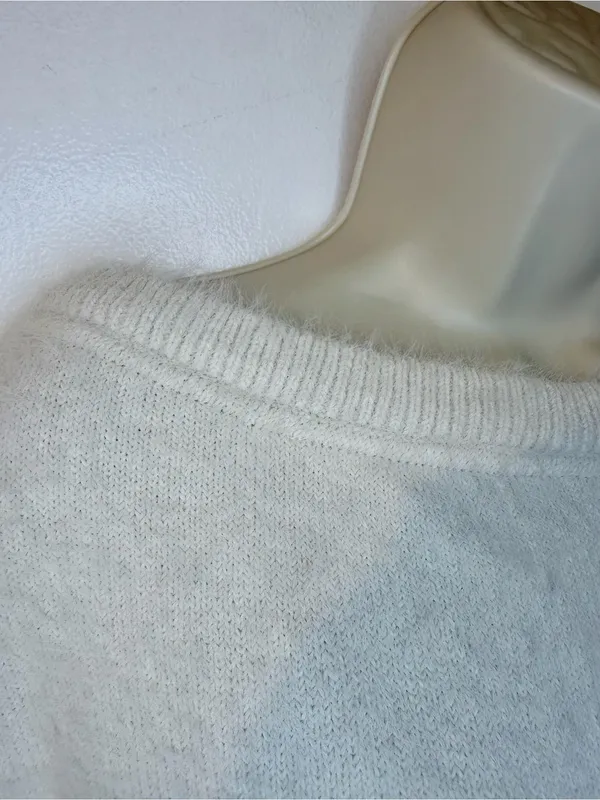 Beverly and Beck XS Cream Fuzzy Boat Neck Sweater Oversized - Image 6