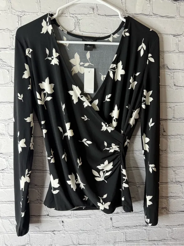 NWT Ann Taylor Black Floral Wrap-Front Long Sleeve Top small - Image 5