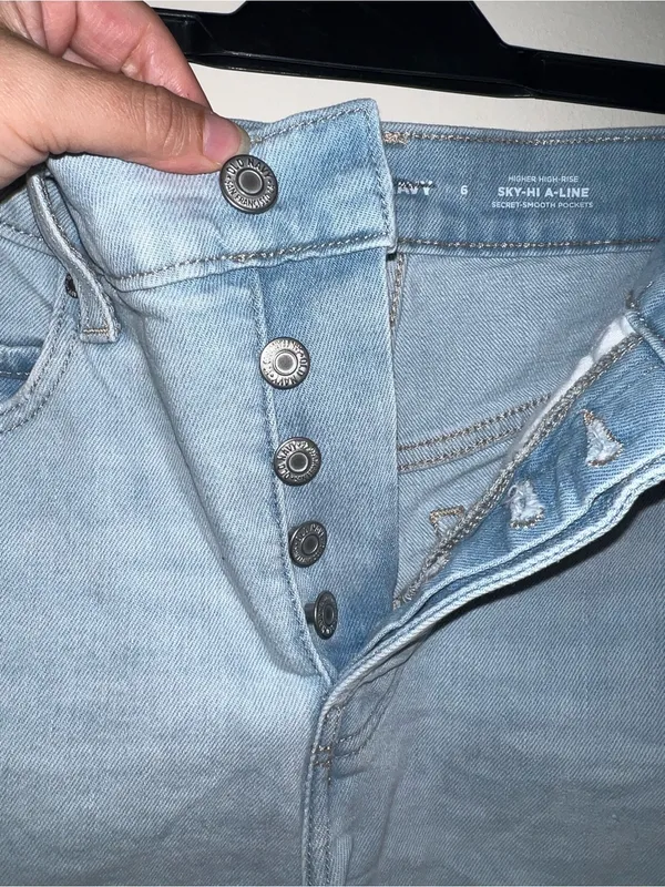Old Navy Light Blue Denim Cutoff Shorts size 6 - Image 4