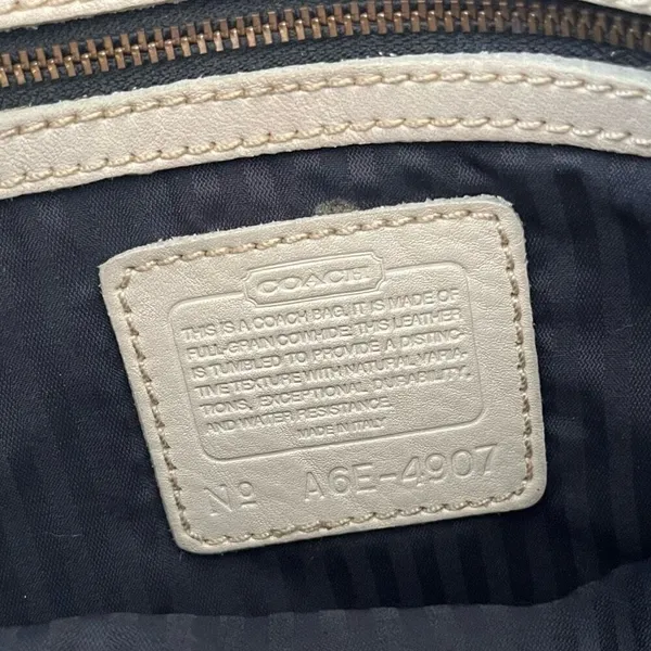 Vintage Coach Ivory Cream Crossbody Bag - Image 6