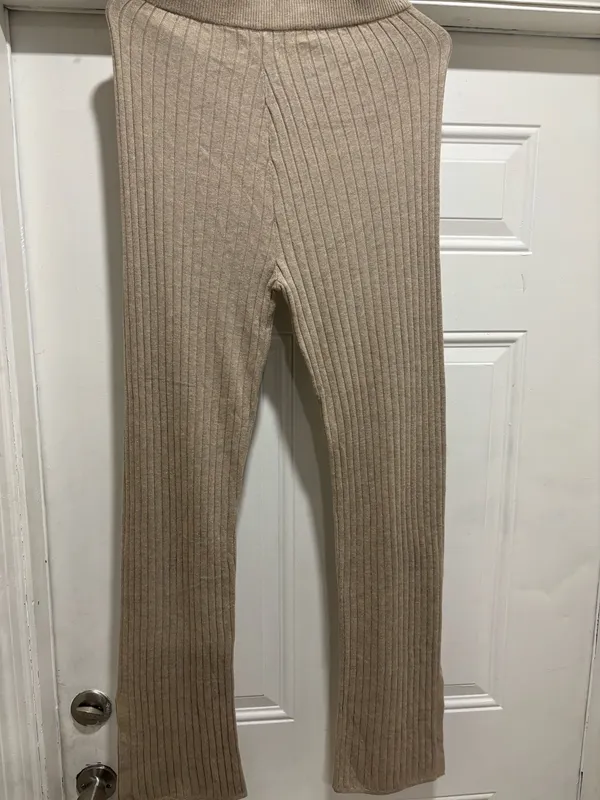 Gap NWT Ribbed Knit Flare Pants – Beige – Size medium - Image 3