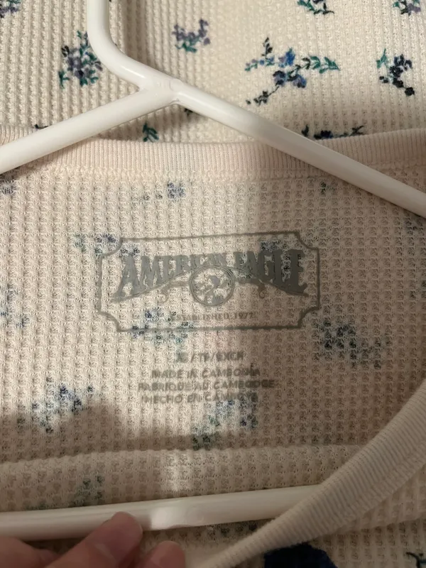 American Eagle Outfitters Cream Long Sleeve - Image 4