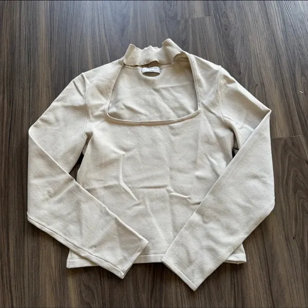 Aritzia Babaton Sculpt Knit Top - Image 2