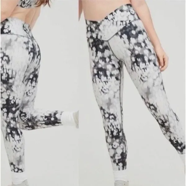 Aerie offline snow leopard crossover 7/8 leggings size XS - Image 2
