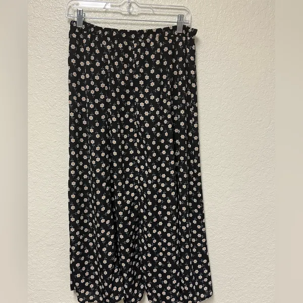 MAX STUDIO Floral Black Skirt Size Small - Image 6