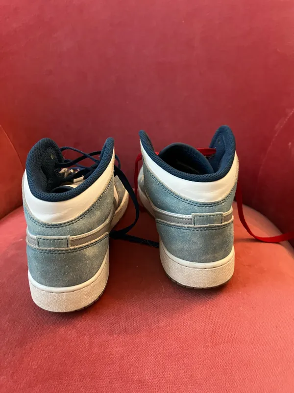 Nike Air Jordan Mid Women’s 5.5 - Image 4