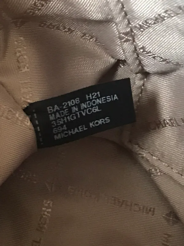 Michael Kors Purse - Image 11