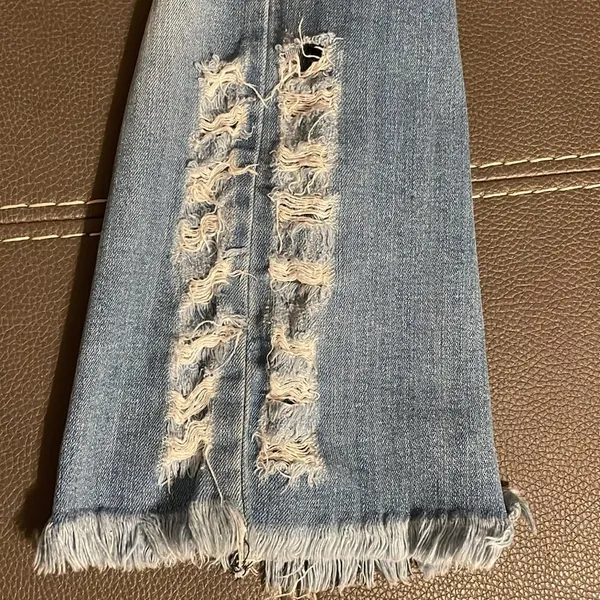Women’s size 5/26 KANCAN fair used condition. stretchy distressed & stonewashed. - Image 9